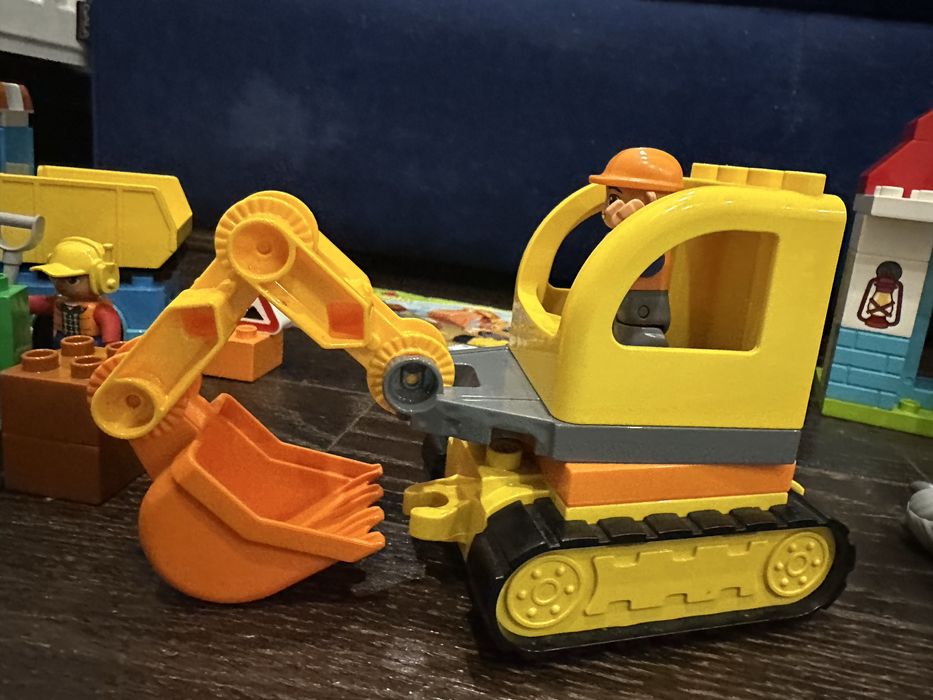 Lego Duplo Вантажівка і гусеничний екскаватор 10812