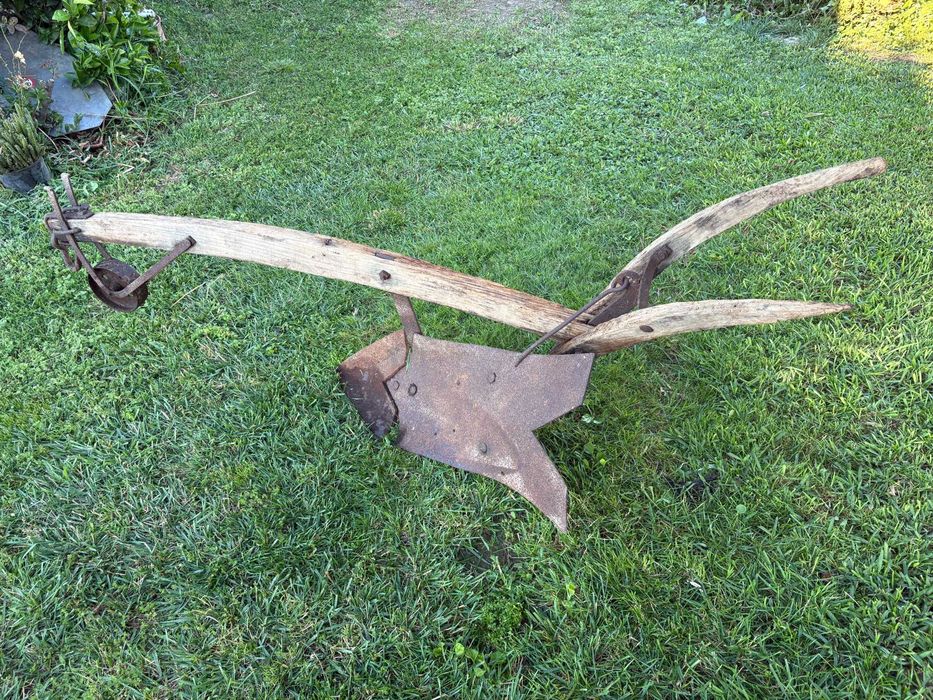 Arado Agrícola em Madeira e Ferro (Tração Animal / Decoração)