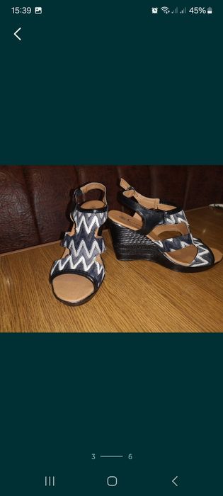 Продам босоніжки.