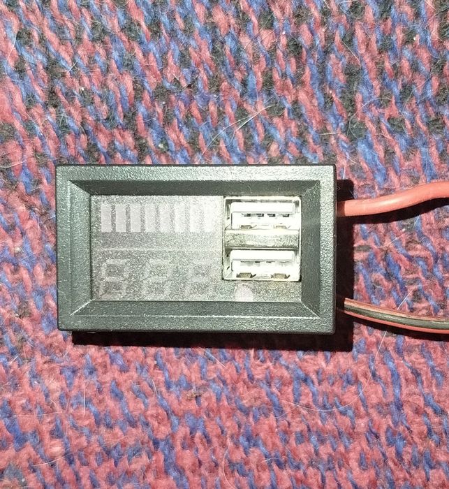 Подвійне USB зарядне