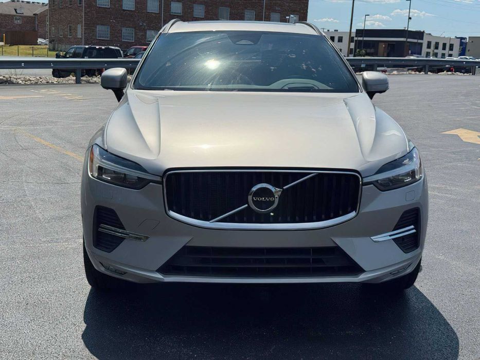 Volvo XC60 B5 Momentum      2022