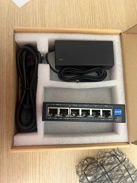 switch PoE Gigabit inteligente de 6 portas (4 PoE + 2 Uplink)