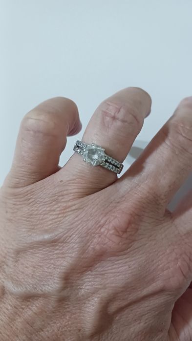 Anel solitario em prata novo