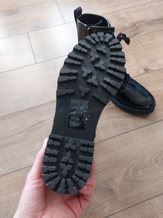 Sznurowane lakierowane botki trzewiki H&M 37