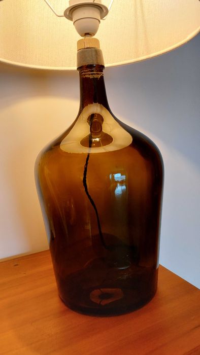 Candeeiro rústico feito a partir de garrafão