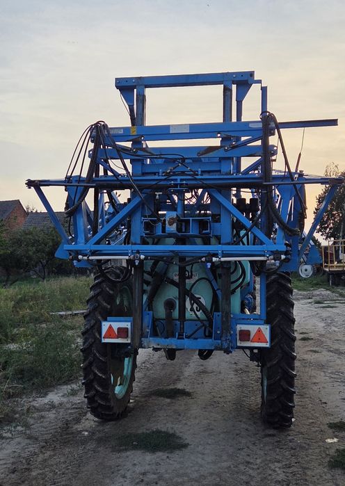 Opryskiwacz Berthoud Mack 32