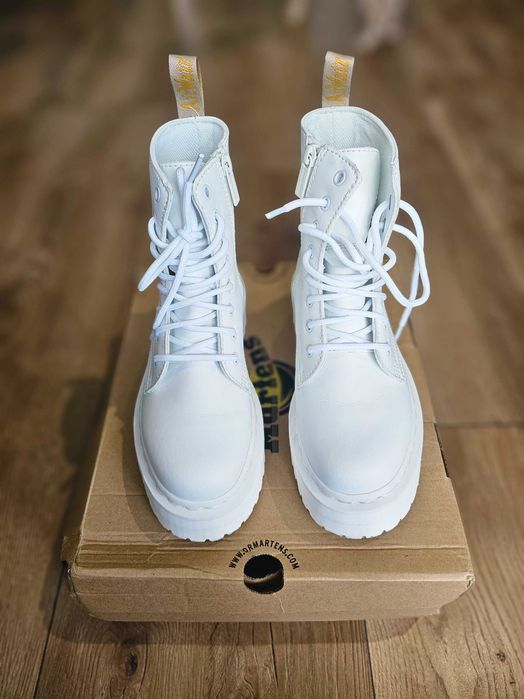 Dr. Martens Jadon II