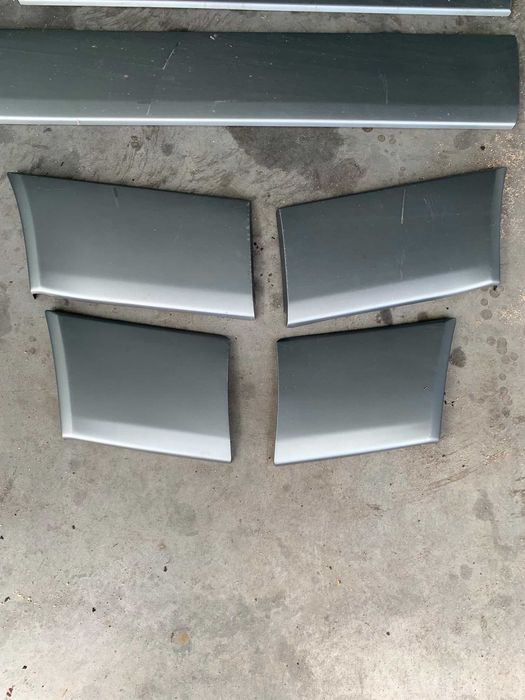 Listwy boczne drzwi błotnika Mercedes W124 coupe cabrio komplet