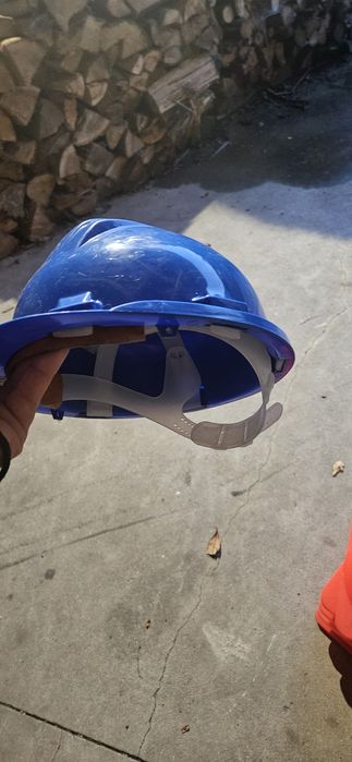 8 capacetes obras