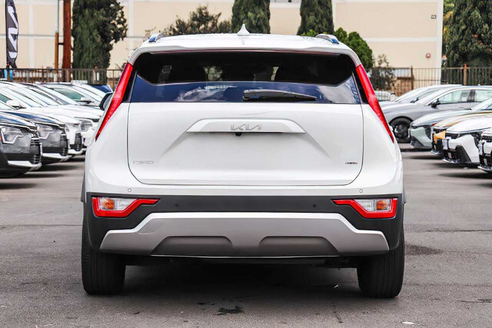 Kia Niro EX Hybrid      2023
