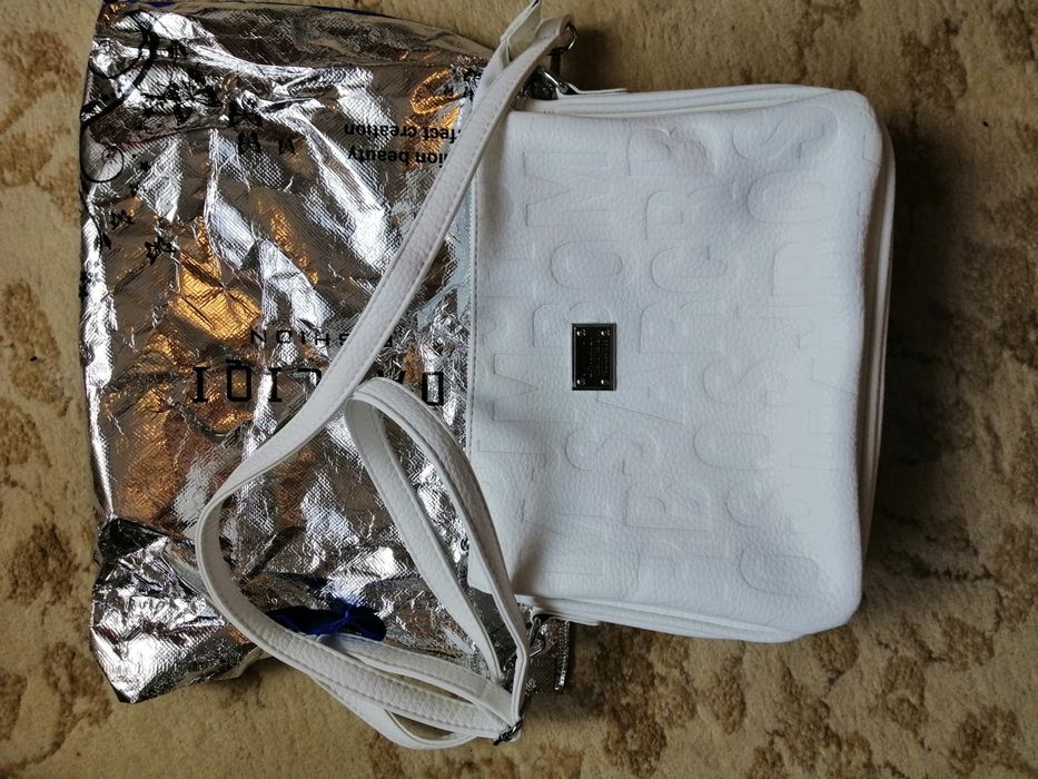 Стильная сумочка белая женская