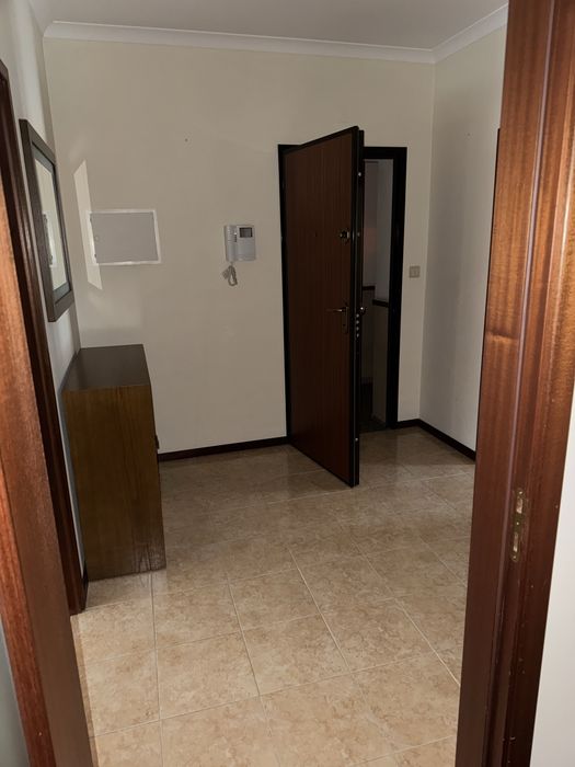 Arrenda se apartamento T2 em Lamego