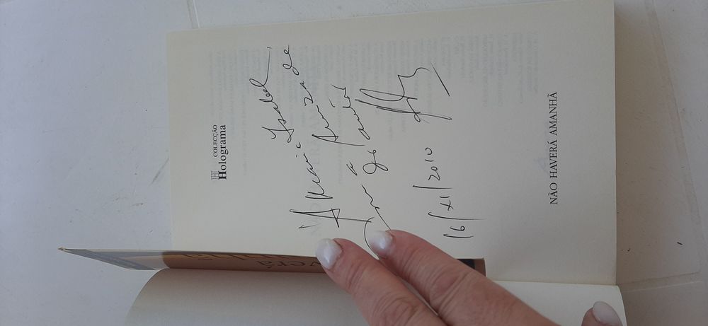 2 livros com dedicatoria de Magalhães Pinto