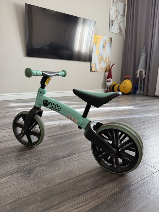 детский беговел YVolution Y Velo Junior (в зеленом / бирюзовом цвете).