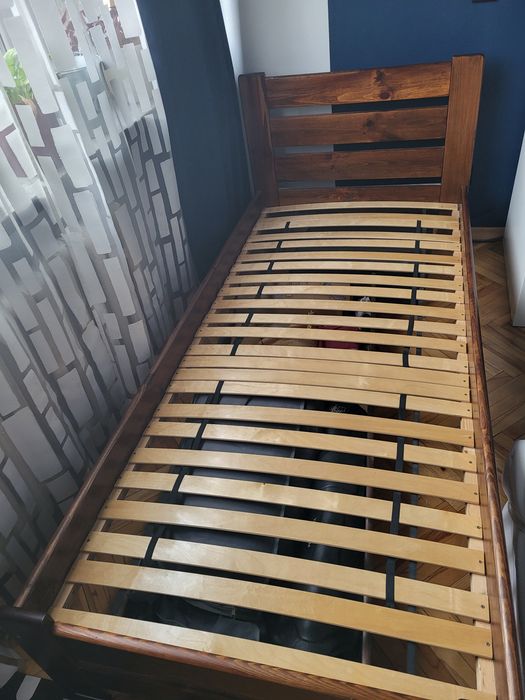 Łóżko pojedyncze sosnowe 90 × 200 cm z materacem