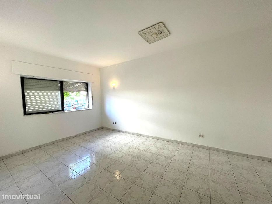 Apartamento T2 com Arrecadação em Faro