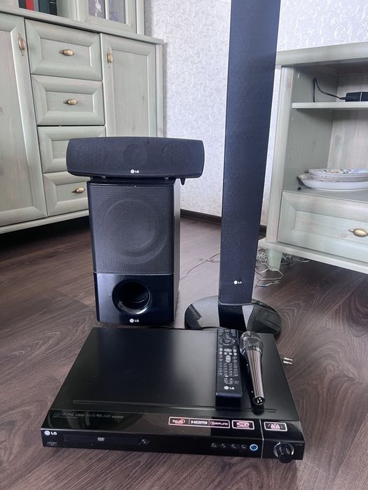 DVD плеєр з динаміками та мікрофоном