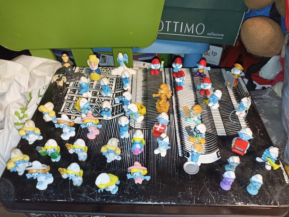 43 małe figurki z bajki Smerfy