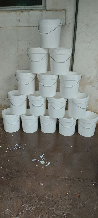 Baldes de 25 litros com tampa alimentar