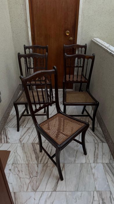 5 Cadeiras de jantar antigas em palhinha