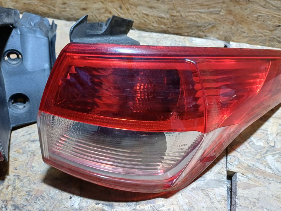 Lampy lewa lub prawa do Ford Kuga Mk 2