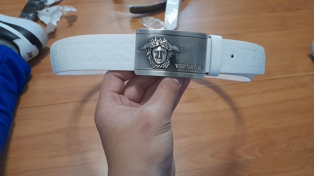 Cintos de marca novos