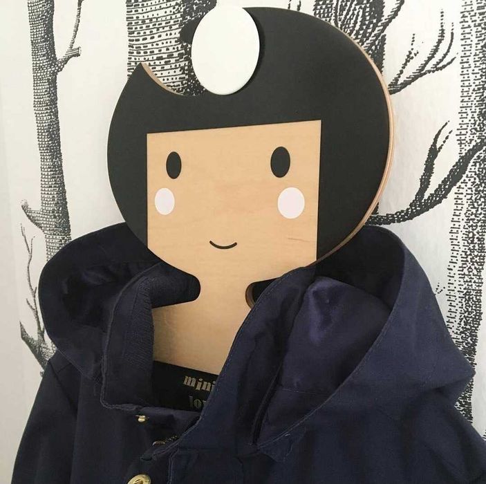 Cabides madeira menina