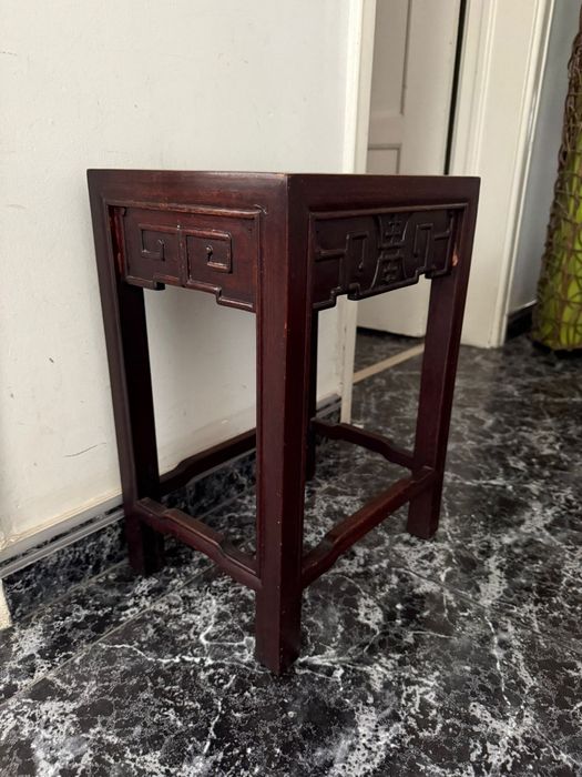 Mesa de cabeceira/apoio