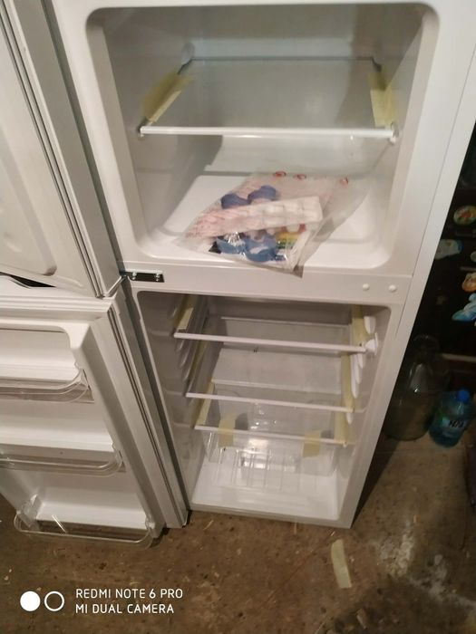 Lodówka z górnym zamrażalnikem 132L