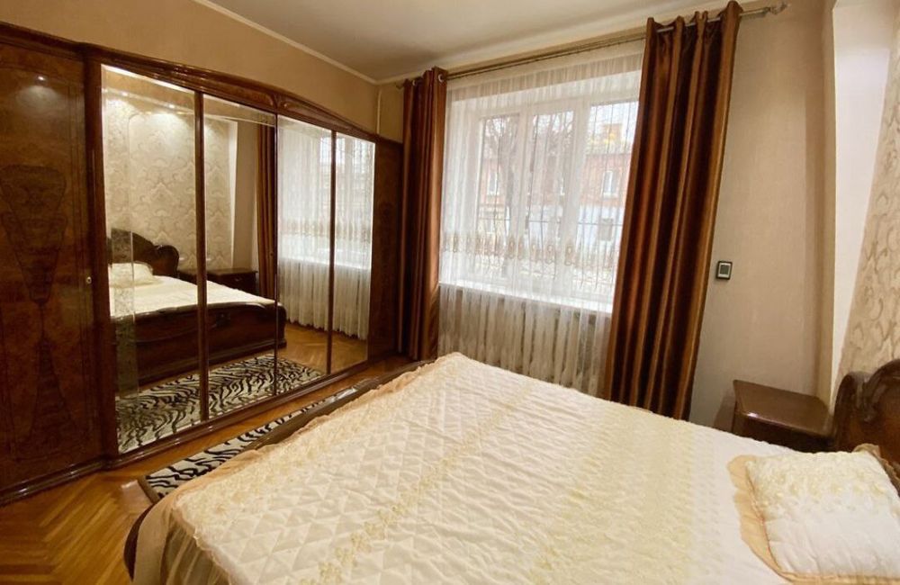 Здається чудова 4 кімнатна квартира в центрі міста.