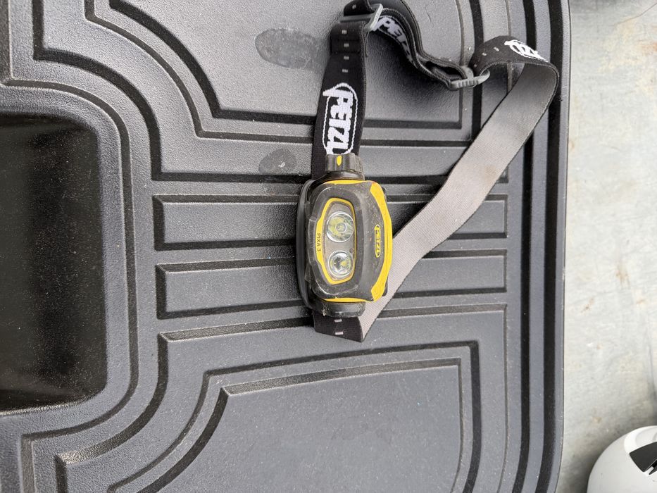 Petzl pixa 3 latarka na Kask