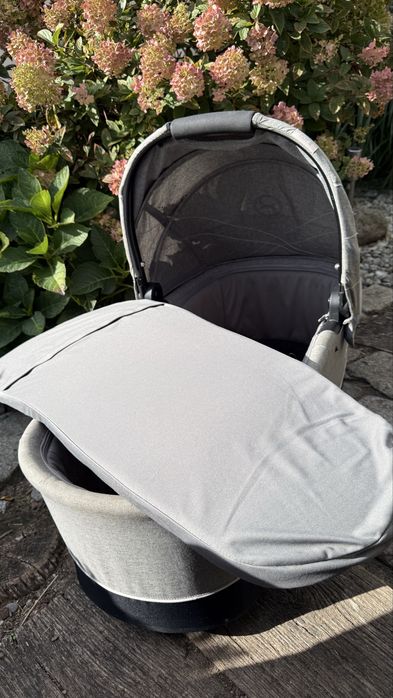 Gondola Cybex BALIOS COT S szara , mnóstwo ubranek , materacyk , śpiworek , kocyk poduszka itd