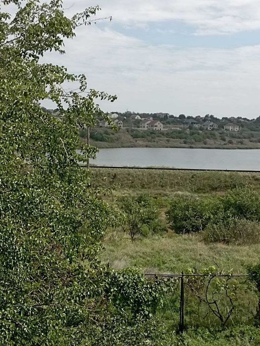 Продам участок 12 соток ,дом ,коммуникации , Сухой Лиман , СК Лебедь .