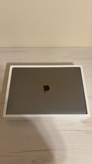 MacBook Pro 16” (2019) - INTEL