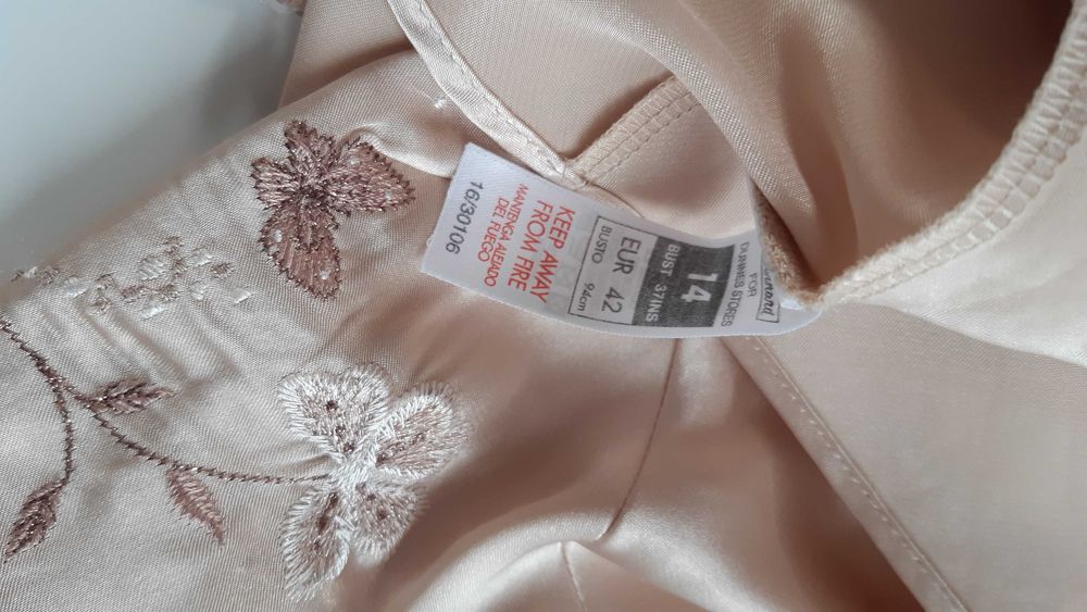 Elegancka koszula nocna na ramiączkach