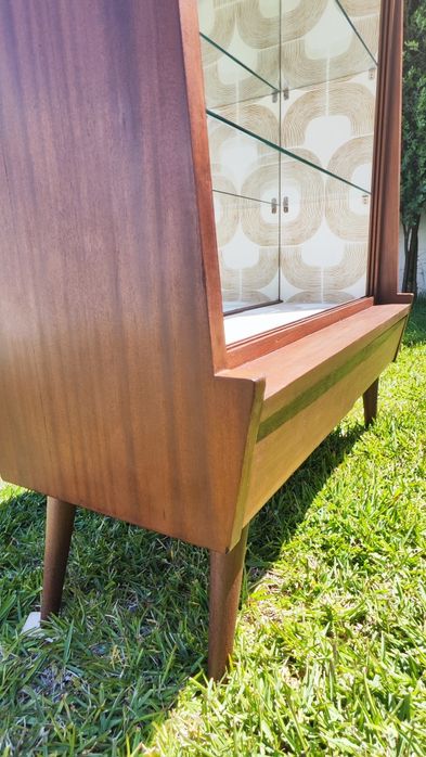 Vitrine midcentury recuperada