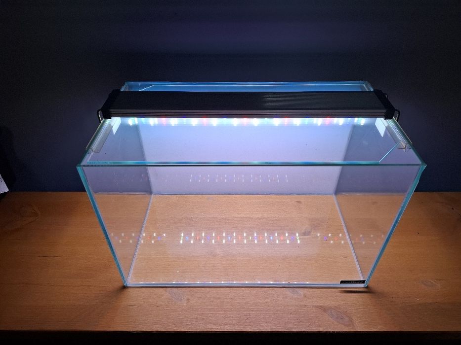 Aquário em vidro, com tampa Fundo degrade estilo ADA