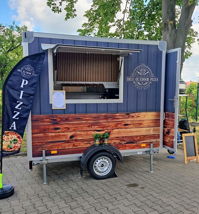 Pizza z pieca na Twoim przyjeciu Live cooking catering foodtruck  wesele