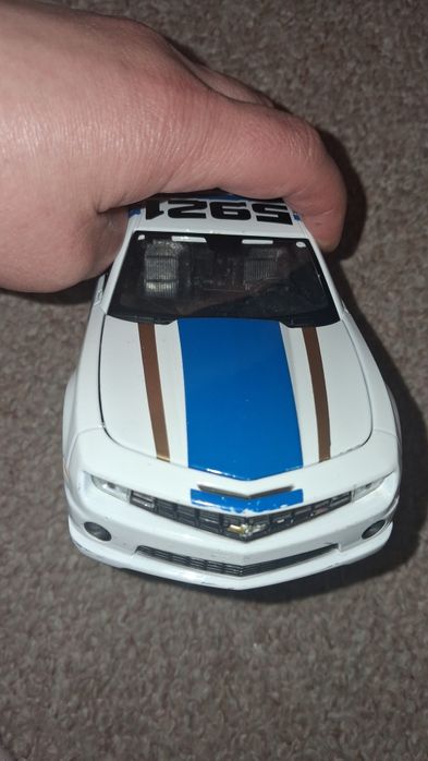 Модель машинки 1/24 chevrolet