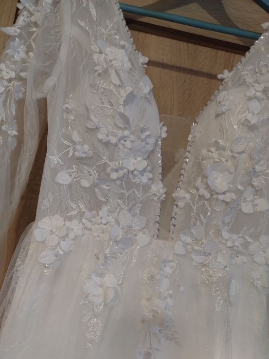 Suknia ślubna z trenem