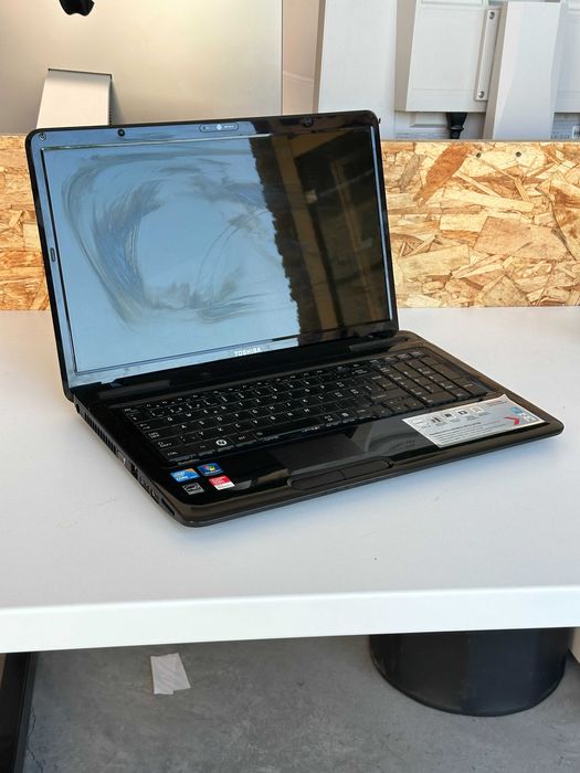 TOSHIBA Satelite L670