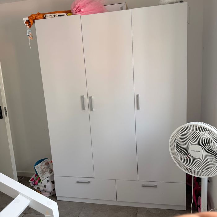 Roupeiro 3 portas/1 ano de uso com Nota fiscal