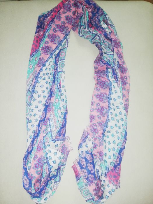 Cachecóis e lenços diversos