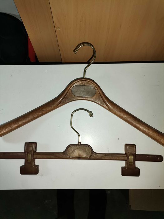 Cabides imitação de madeira