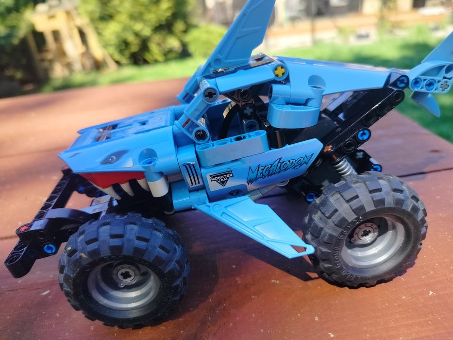 Lego Technic Megalodon 42134