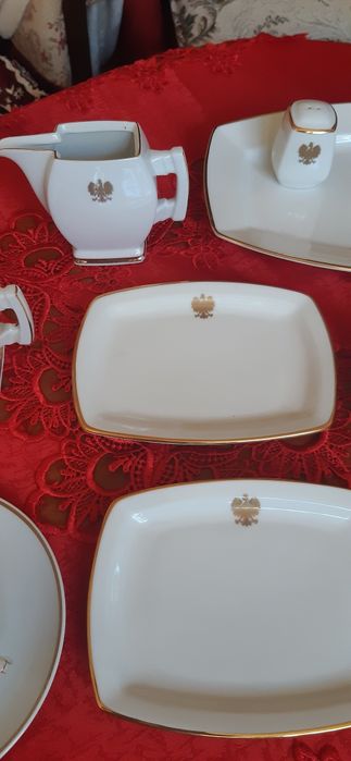 Ćmielów porcelana zdobiona motywem z Orzełkiem