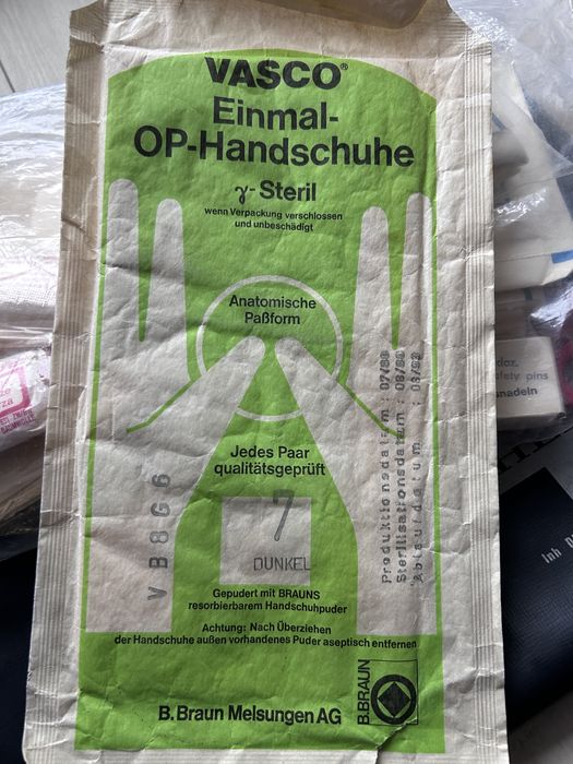 Apteczka samochodowa do starego auta 88 rok ( produkt kolekcjonerski)