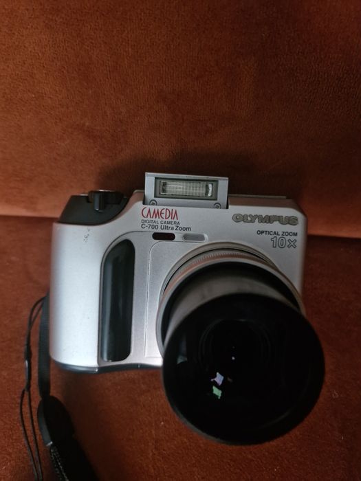 Olympus C-700 Ultra Zoom