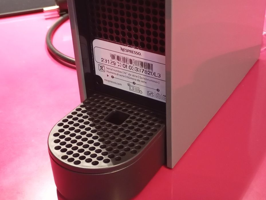 Máquina de café Nespresso Essenza mini