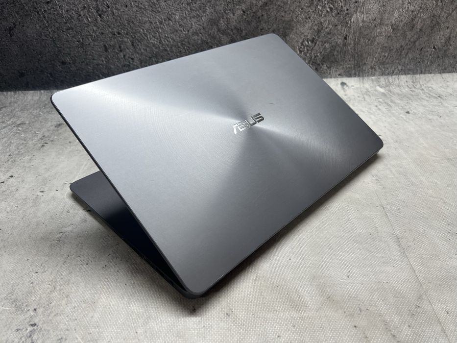 Asus / i5 7200 3.1GHz / 8GB DDR4/ 256SSD/  GTX 950 2GB/ 15.6 FHD/ W11